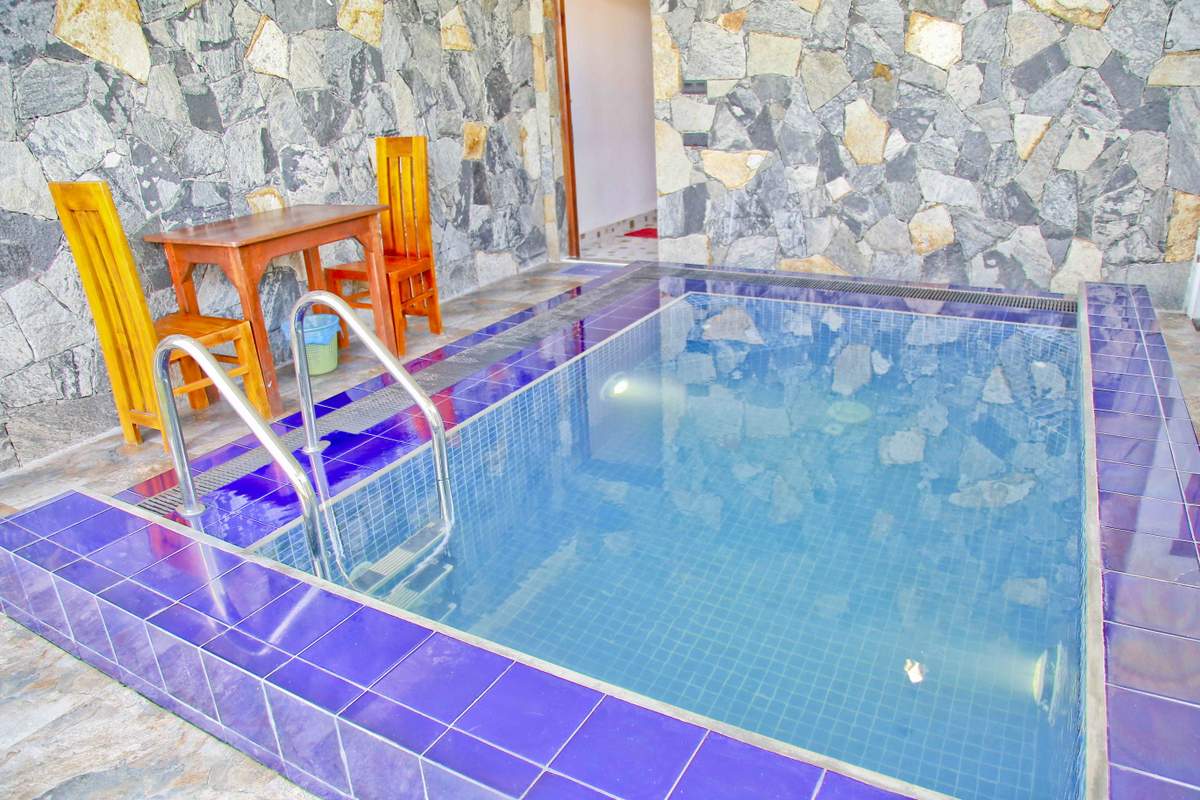 Indoor pool room pool design and seating